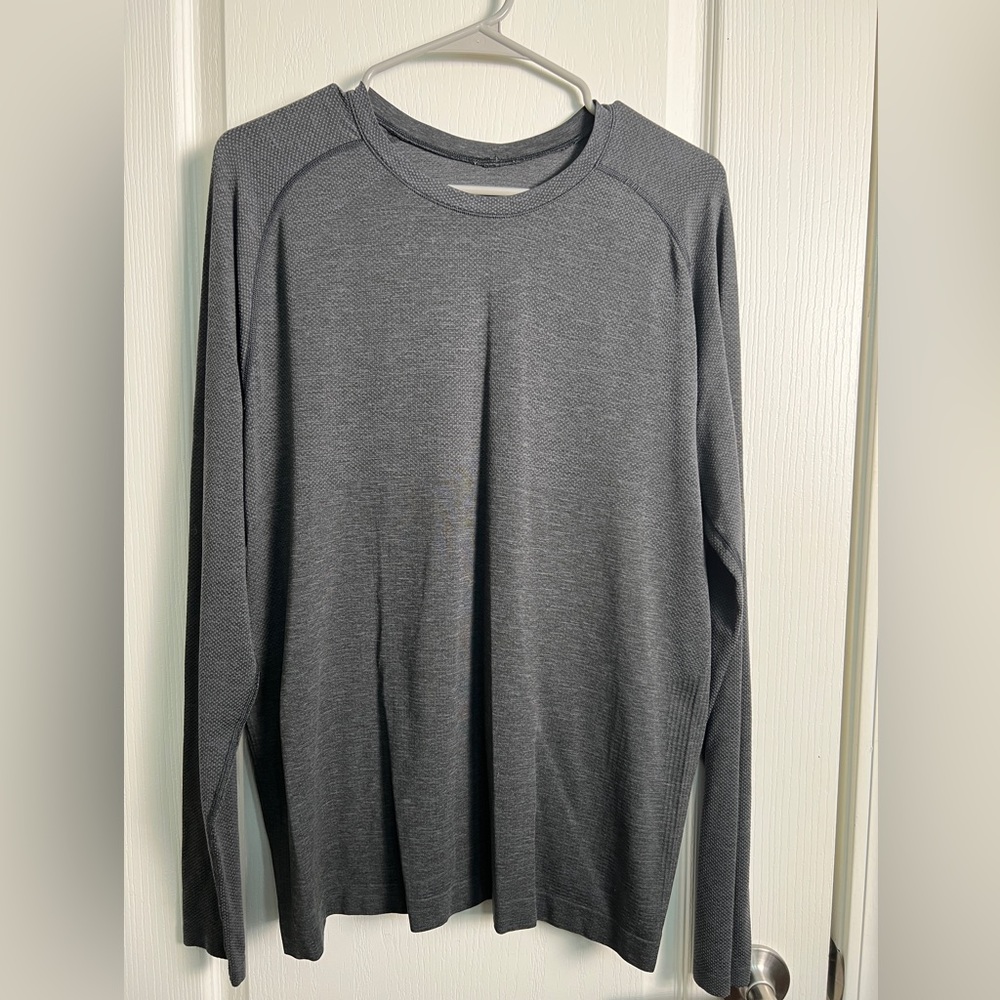 Lululemon black metal vent tech long sleeve sz M